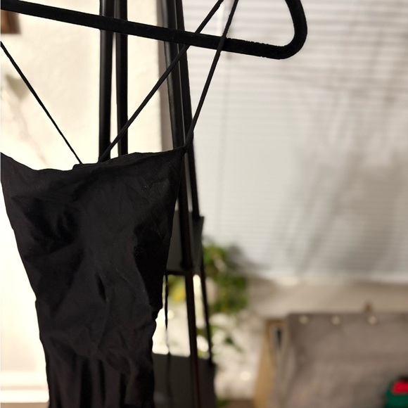 Black Backless Short Dress - Picture 2 of 5